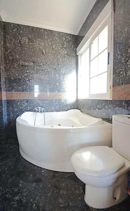 Duplex Da Pedra E Da Auga Apartment Meis ภายนอก รูปภาพ